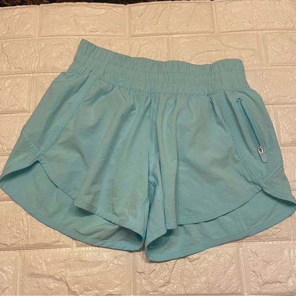Lululemon Tracker Short V 4" Icing Blue size 4 - Picture 1 of 8